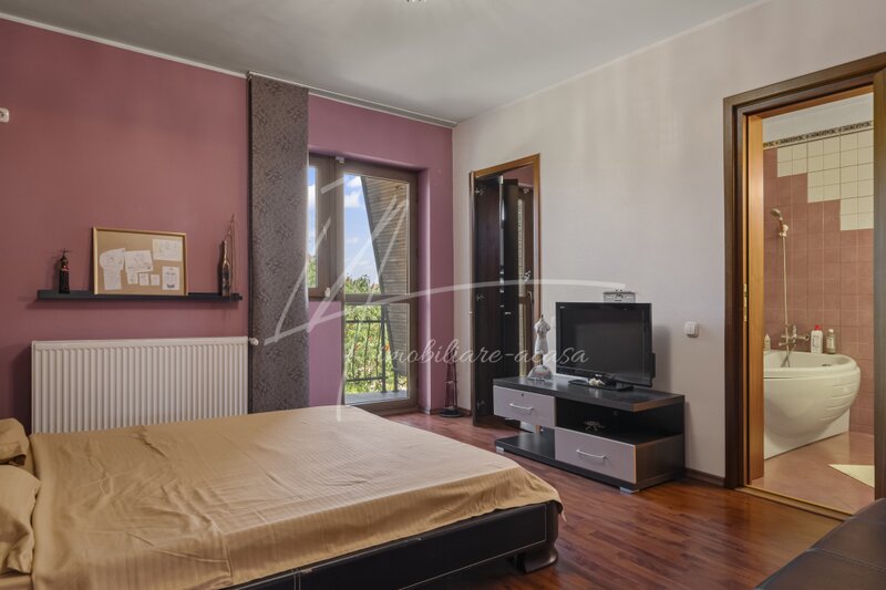 Casa cu livada si teren de 1935 mp